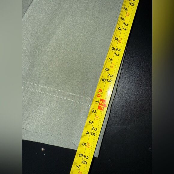 Athleta Tribeca Utility crop Pants in Laurel Olive Green Women’s size 2 EUC - Picture 10 of 10